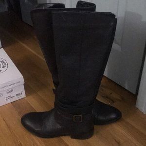 Same Edelman black riding boots with buckle